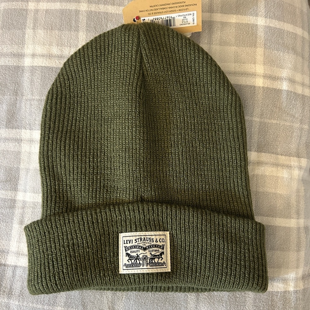 Levi’s Soft Cardigan Stitch Beanie with Logo Patch